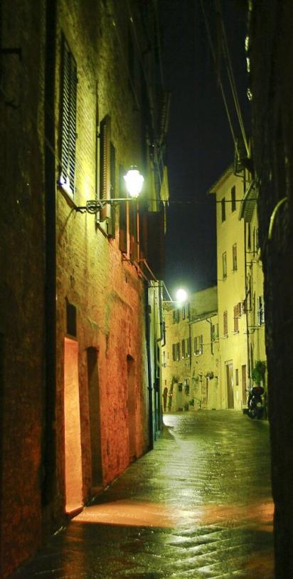 Voltera bei Nacht